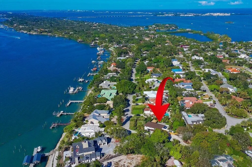 37 E High Point Road Sewalls Point, FL 34996