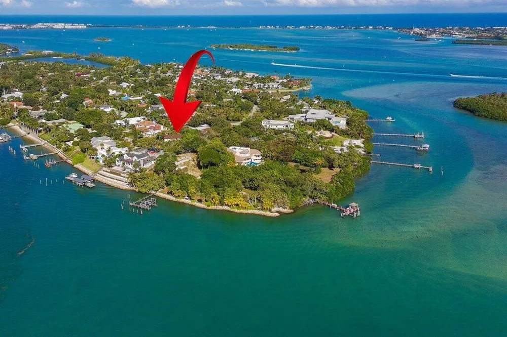 37 E High Point Road Sewalls Point, FL 34996