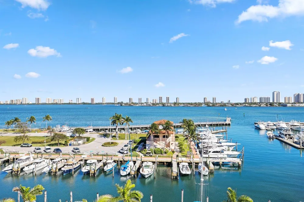 220 Lake Shore Drive #1125 Lake Park, FL 33403