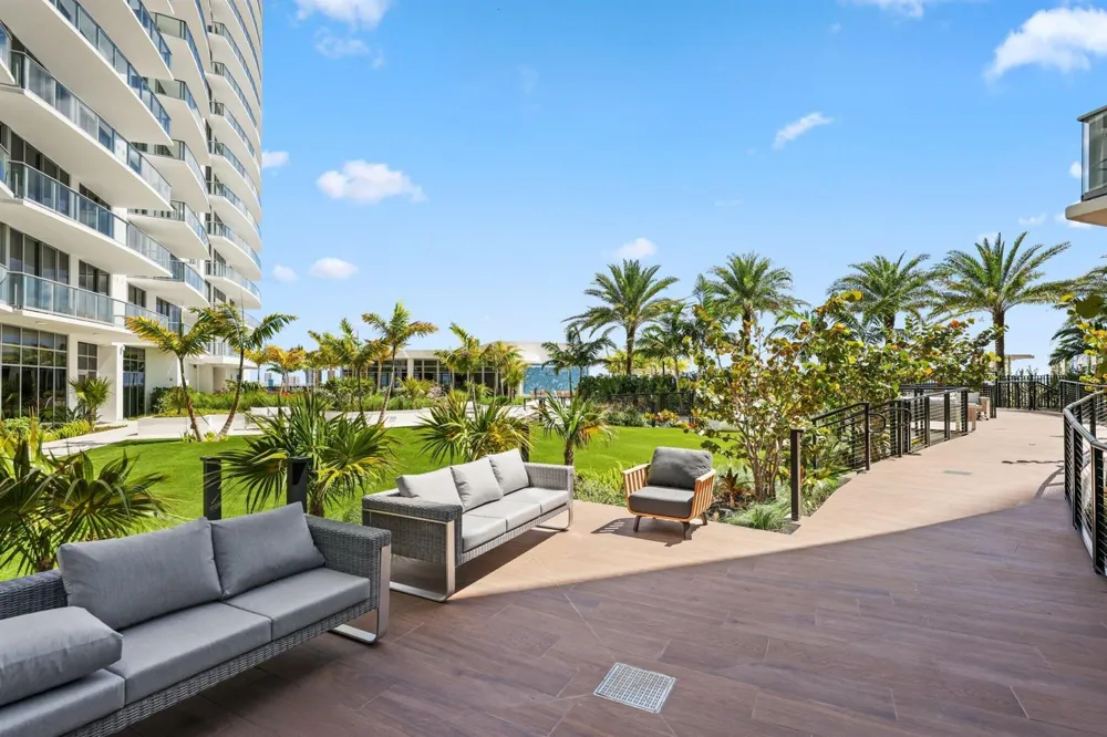 220 Lake Shore Drive #1125 Lake Park, FL 33403