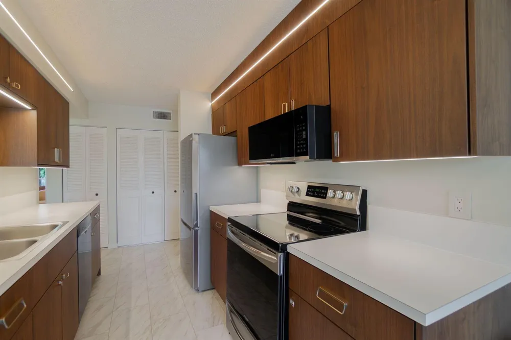 102 Half Moon Circle #G2 Hypoluxo, FL 33462