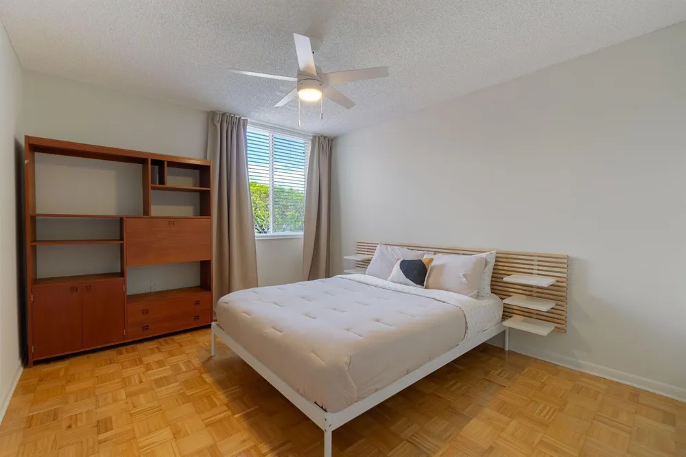 102 Half Moon Circle #G2 Hypoluxo, FL 33462