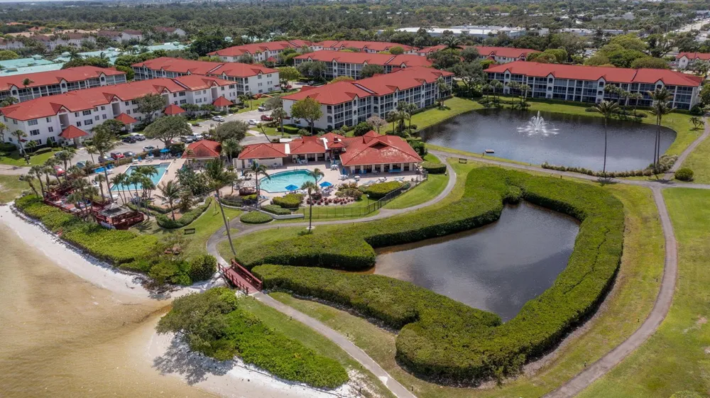 102 Half Moon Circle #G2 Hypoluxo, FL 33462