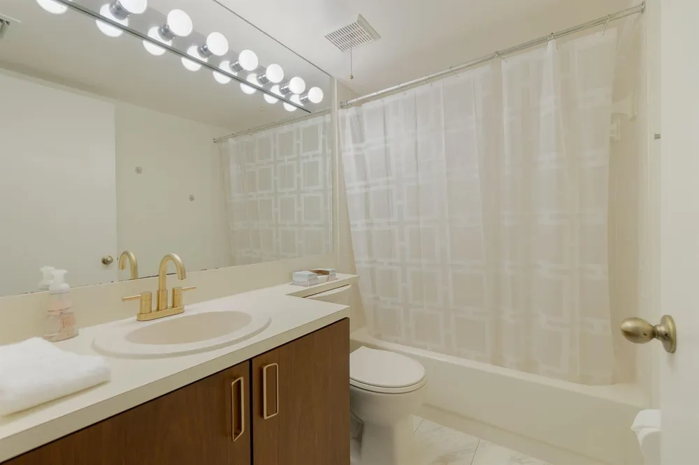 102 Half Moon Circle #G2 Hypoluxo, FL 33462