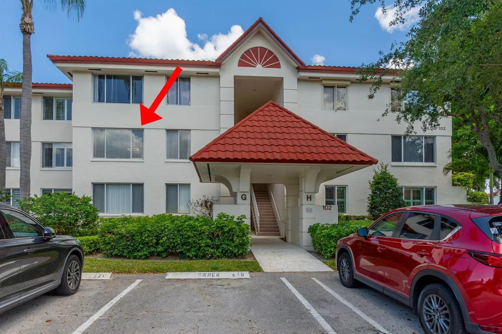 102 Half Moon Circle #G2 Hypoluxo, FL 33462
