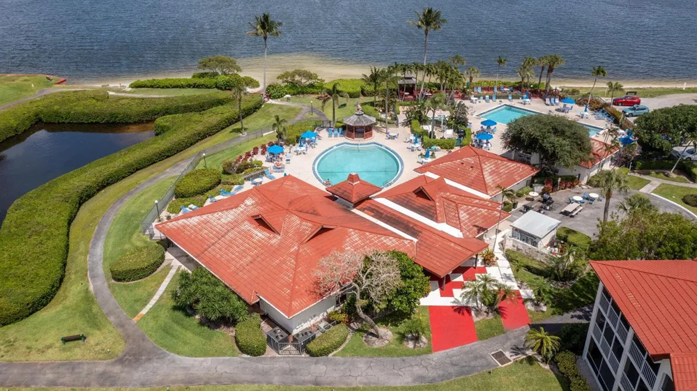 102 Half Moon Circle #G2 Hypoluxo, FL 33462