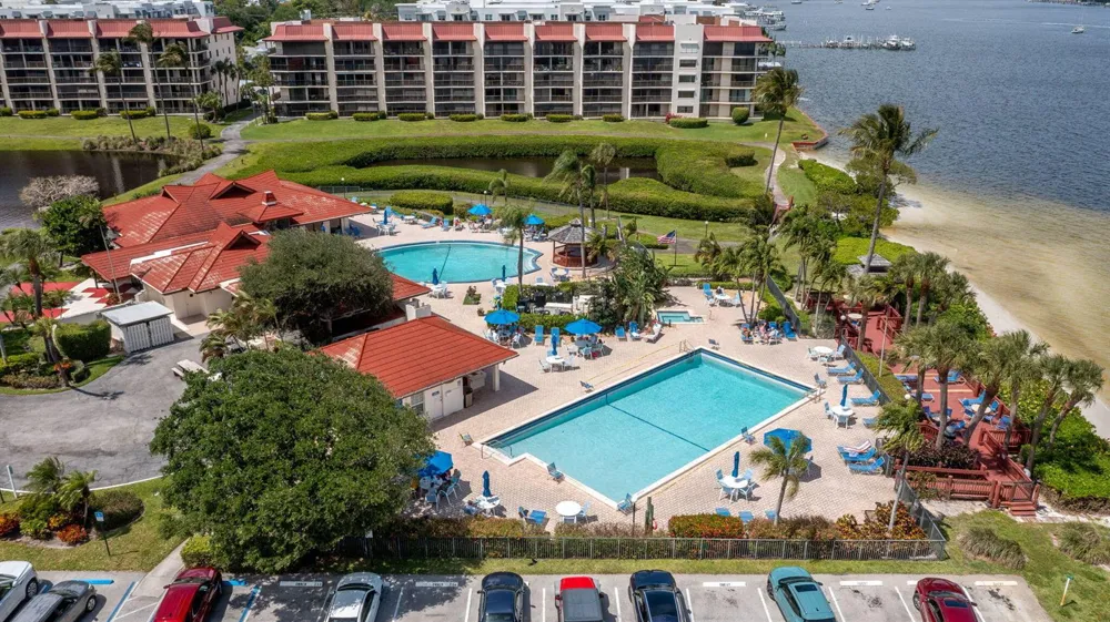102 Half Moon Circle #G2 Hypoluxo, FL 33462