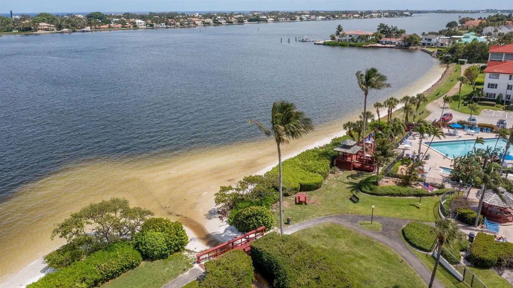 102 Half Moon Circle #G2 Hypoluxo, FL 33462