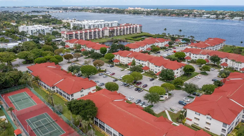 102 Half Moon Circle #G2 Hypoluxo, FL 33462