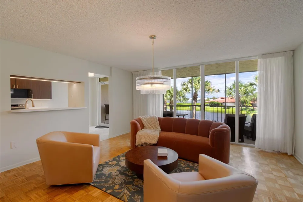 102 Half Moon Circle #G2 Hypoluxo, FL 33462