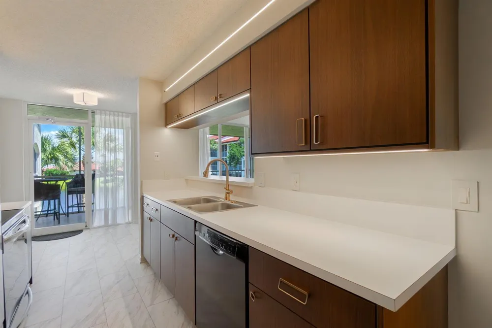 102 Half Moon Circle #G2 Hypoluxo, FL 33462