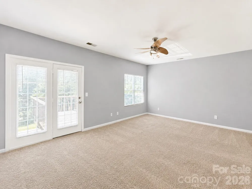 9815 Treeside Lane Matthews, NC 28105