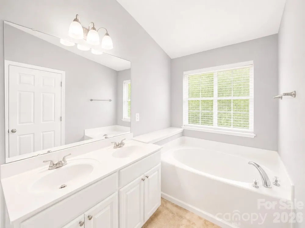 9815 Treeside Lane Matthews, NC 28105