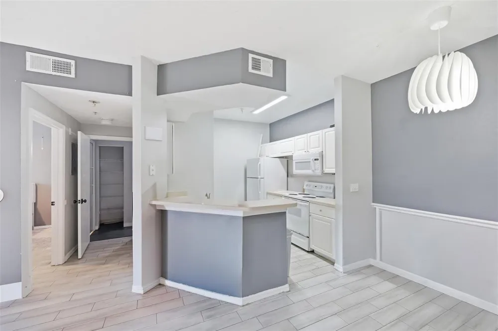 5518 Metrowest Boulevard #11-104 Orlando, FL 32811