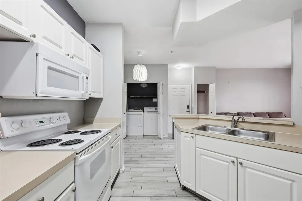 5518 Metrowest Boulevard #11-104 Orlando, FL 32811