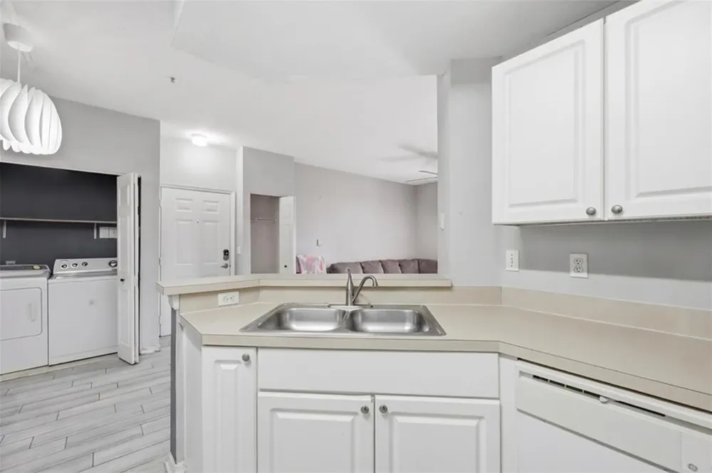5518 Metrowest Boulevard #11-104 Orlando, FL 32811