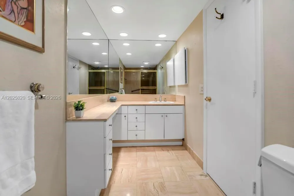 1201 S Ocean Dr #2003N Hollywood, FL 33019