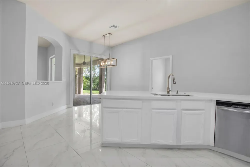 19548 S Whitewater Ave Weston, FL 33332