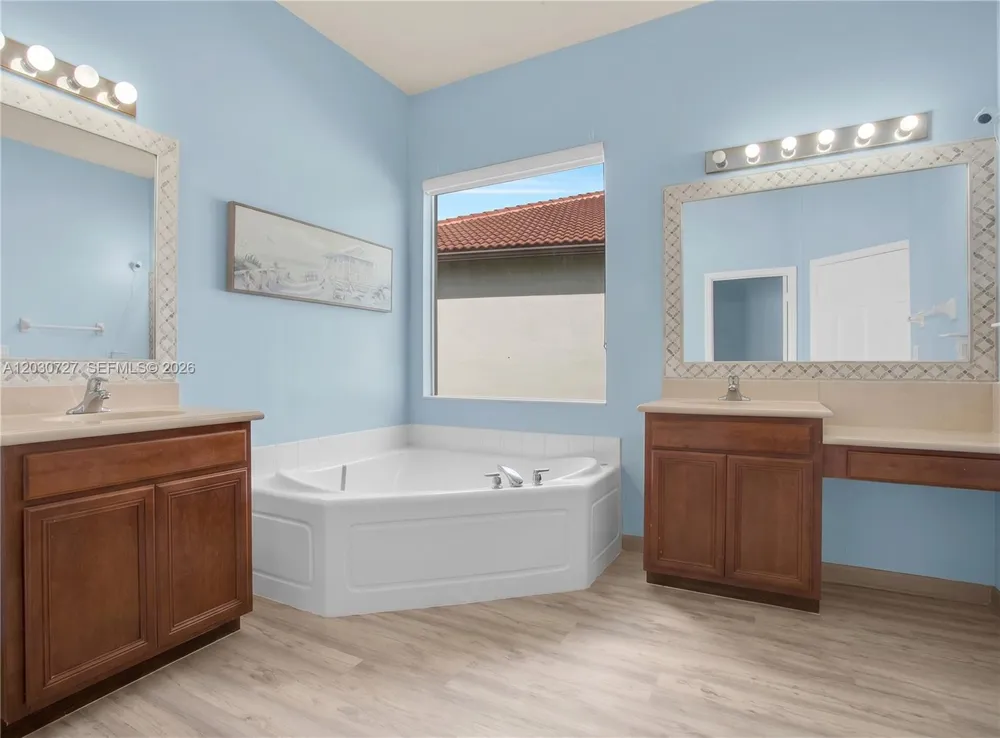 19548 S Whitewater Ave Weston, FL 33332