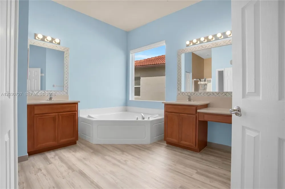 19548 S Whitewater Ave Weston, FL 33332
