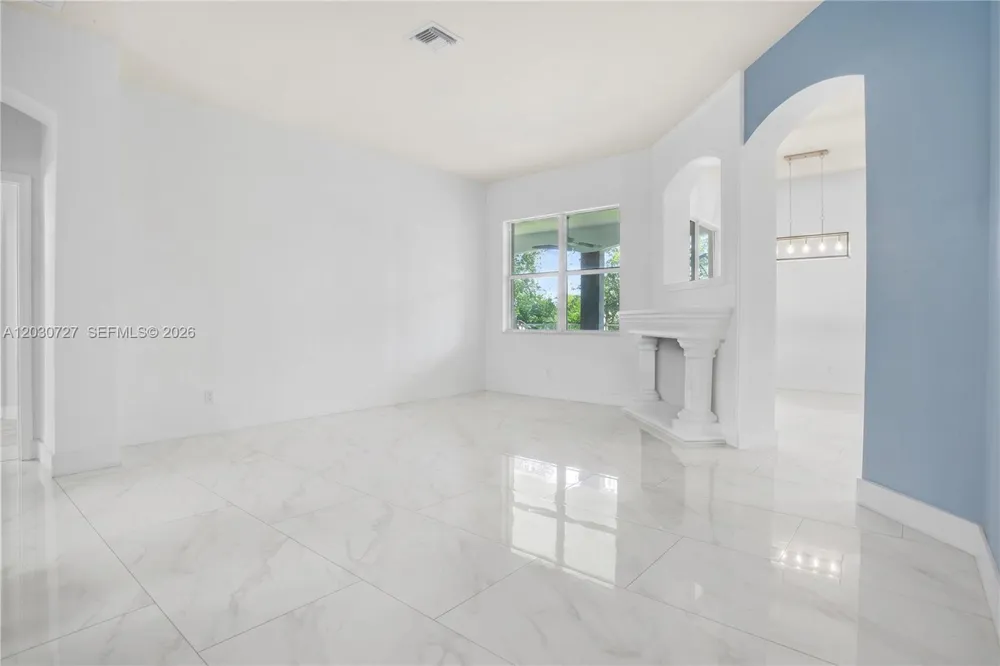 19548 S Whitewater Ave Weston, FL 33332