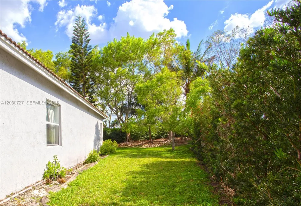 19548 S Whitewater Ave Weston, FL 33332