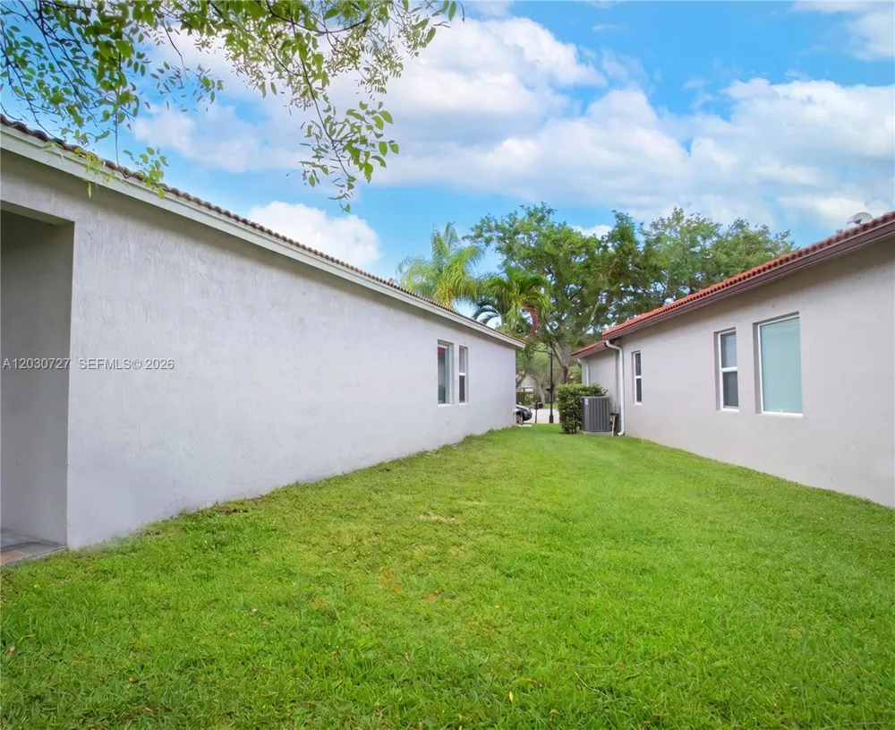 19548 S Whitewater Ave Weston, FL 33332