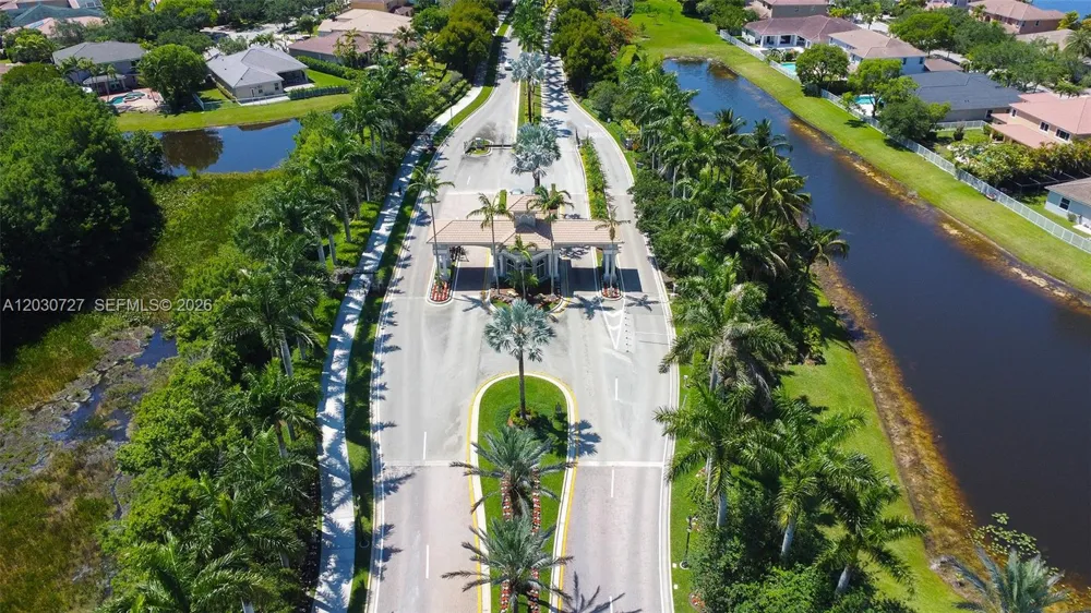 19548 S Whitewater Ave Weston, FL 33332