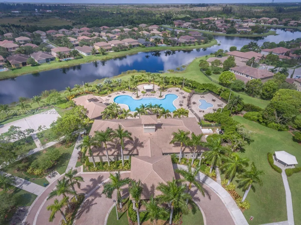 19548 S Whitewater Ave Weston, FL 33332