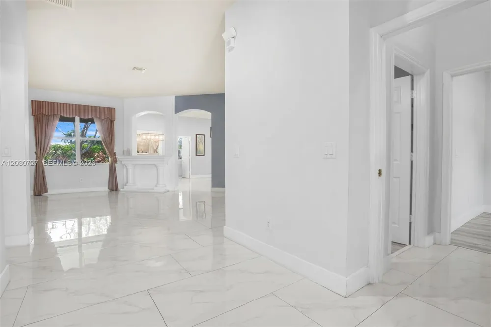 19548 S Whitewater Ave Weston, FL 33332