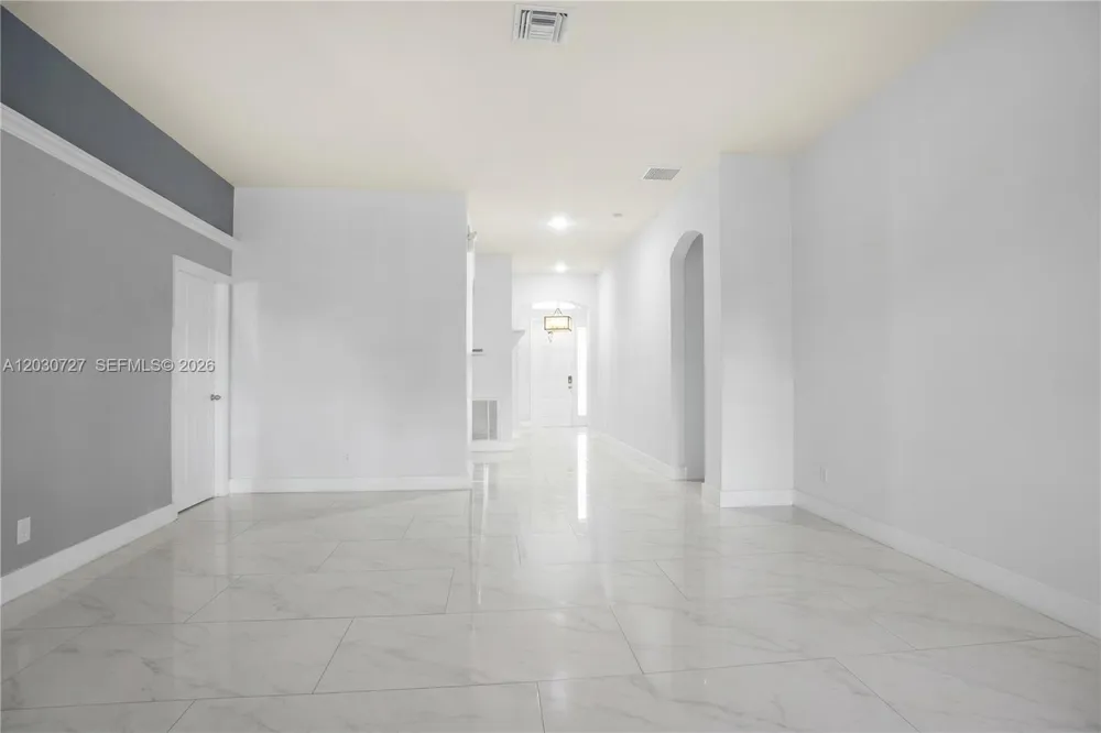 19548 S Whitewater Ave Weston, FL 33332