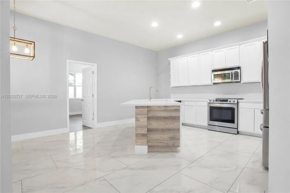 19548 S Whitewater Ave Weston, FL 33332
