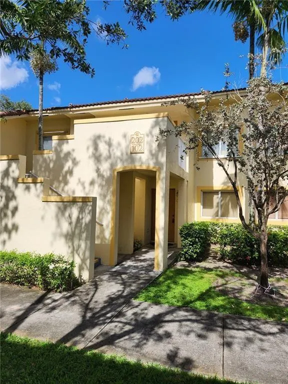 4775 SW 62nd Avenue #102 Davie, FL 33314