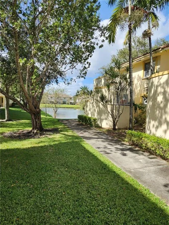 4775 SW 62nd Avenue #102 Davie, FL 33314