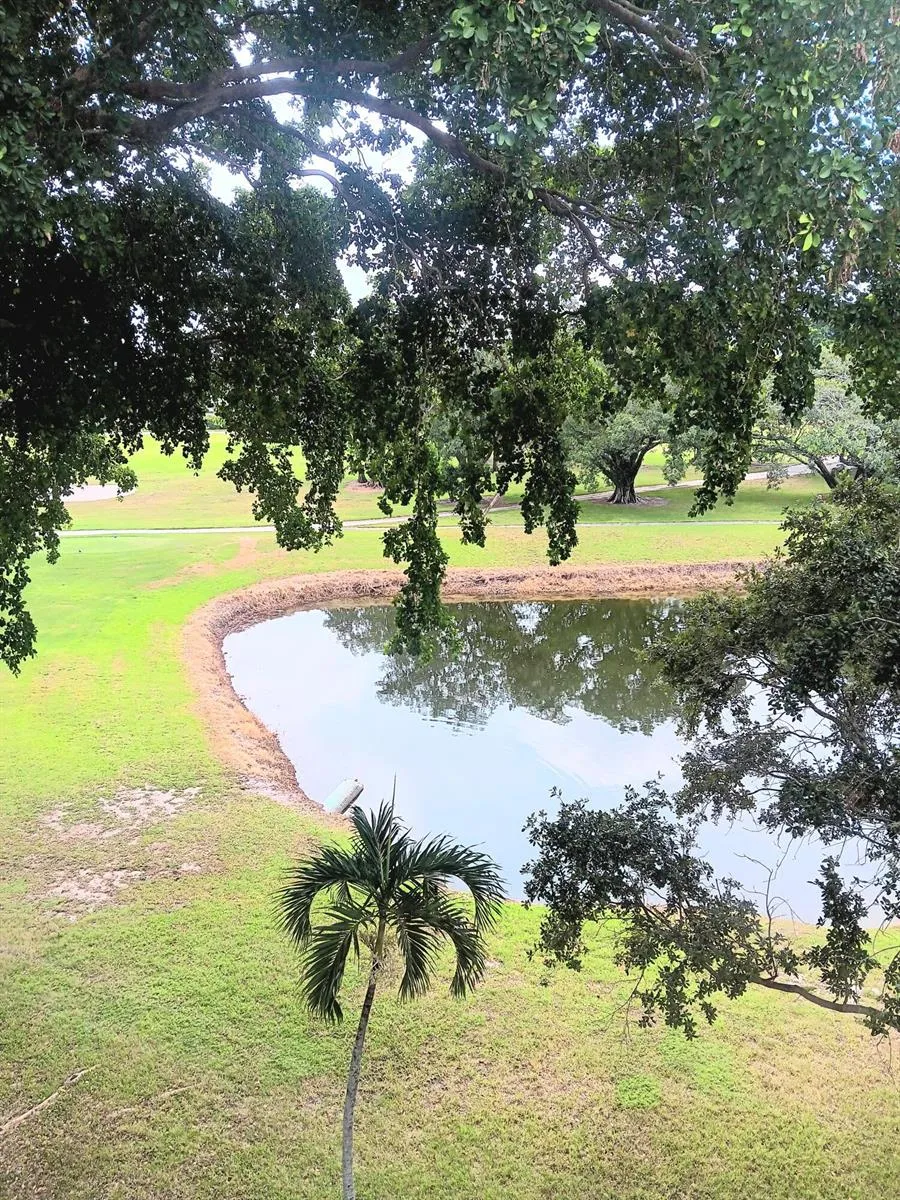 1030 Country Club Drive #401 Margate, FL 33063