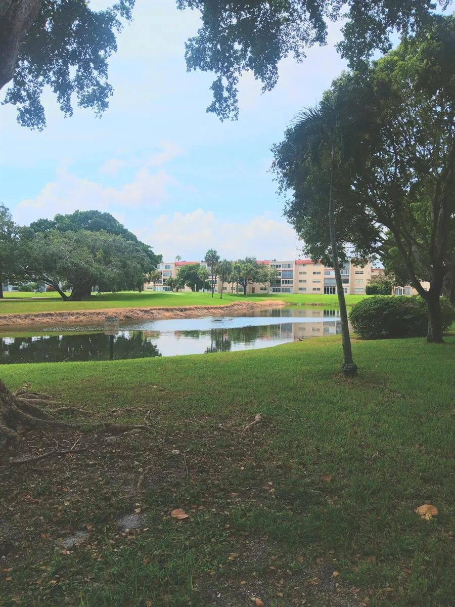1030 Country Club Drive #401 Margate, FL 33063