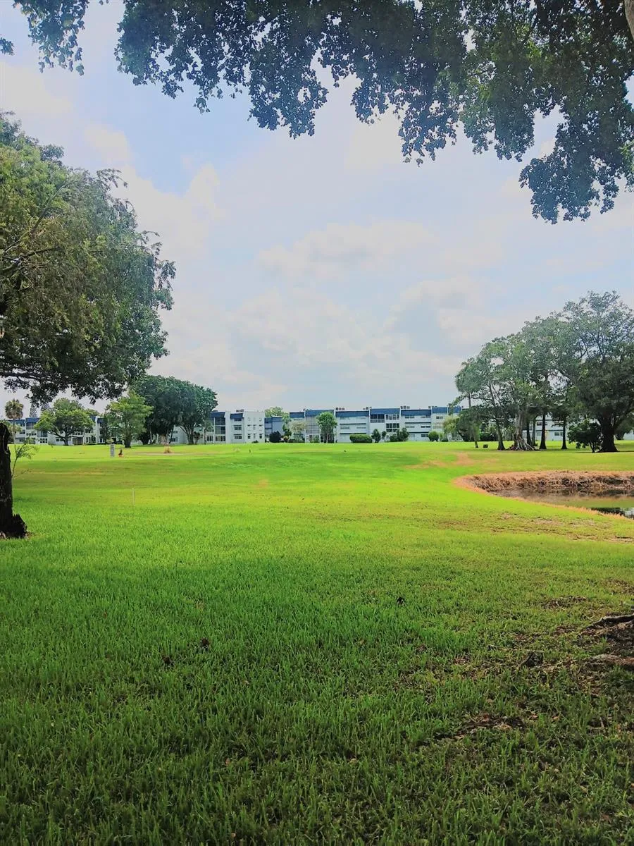 1030 Country Club Drive #401 Margate, FL 33063