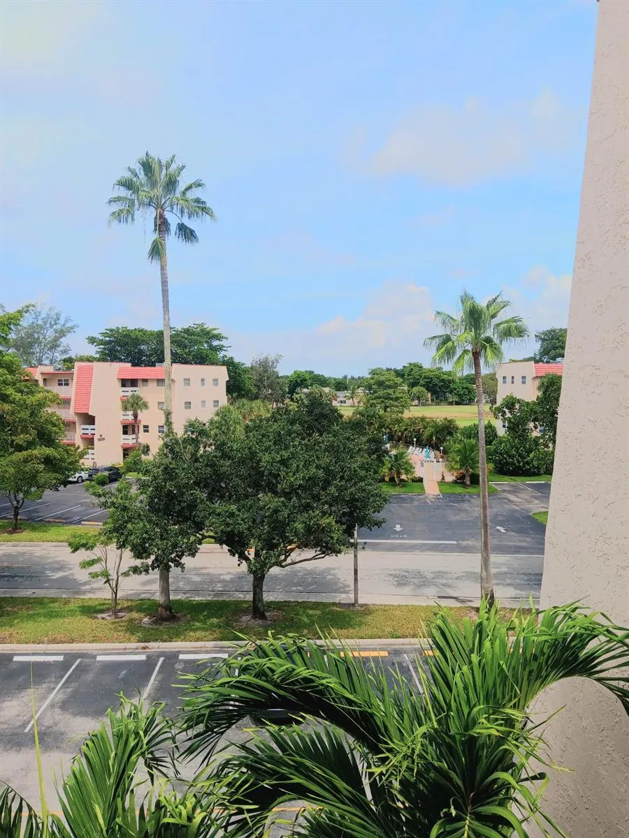 1030 Country Club Drive #401 Margate, FL 33063