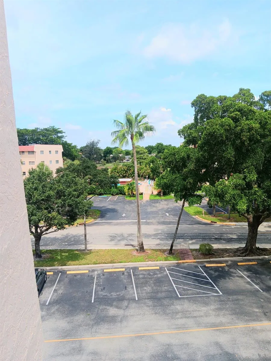 1030 Country Club Drive #401 Margate, FL 33063
