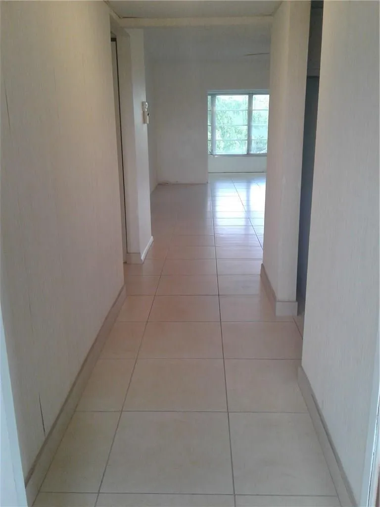 1030 Country Club Drive #401 Margate, FL 33063