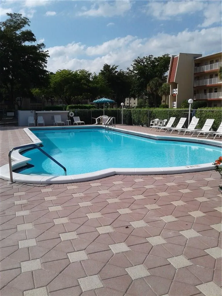 1030 Country Club Drive #401 Margate, FL 33063