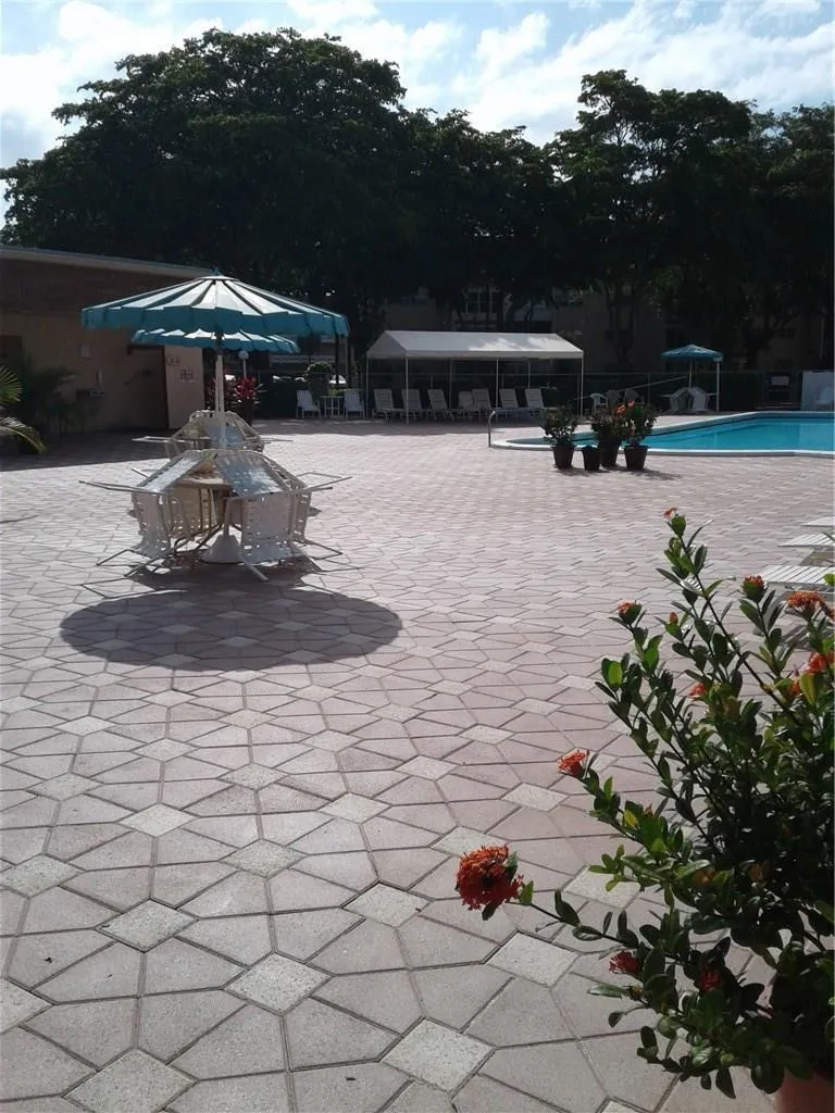 1030 Country Club Drive #401 Margate, FL 33063