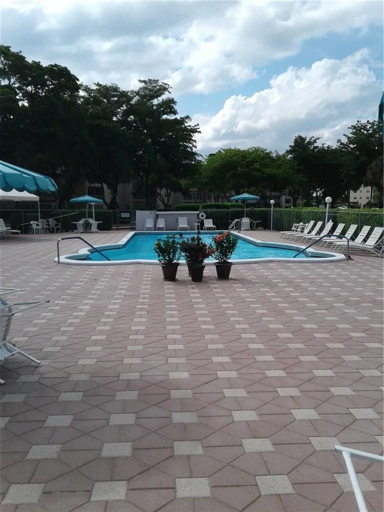 1030 Country Club Drive #401 Margate, FL 33063