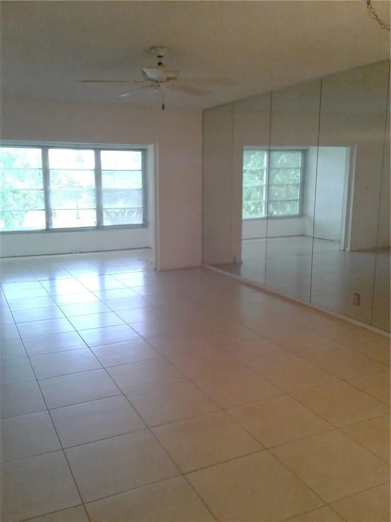 1030 Country Club Drive #401 Margate, FL 33063