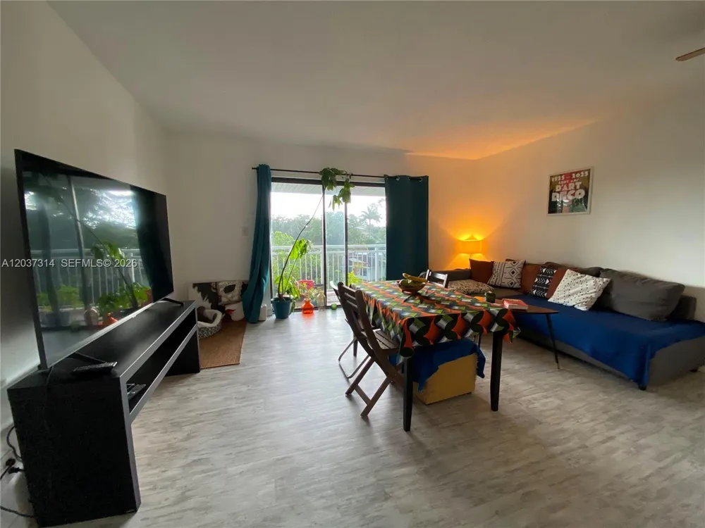 605 S Pine Island Rd #404A Plantation, FL 33324