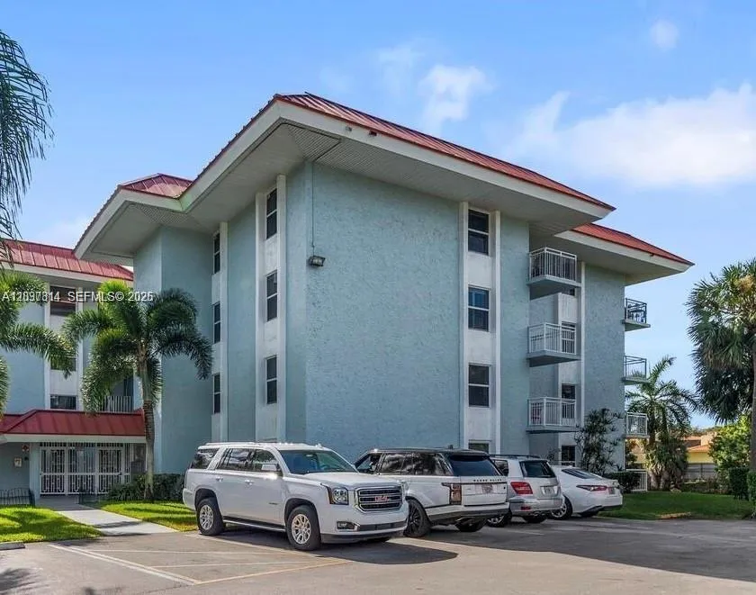 605 S Pine Island Rd #404A Plantation, FL 33324