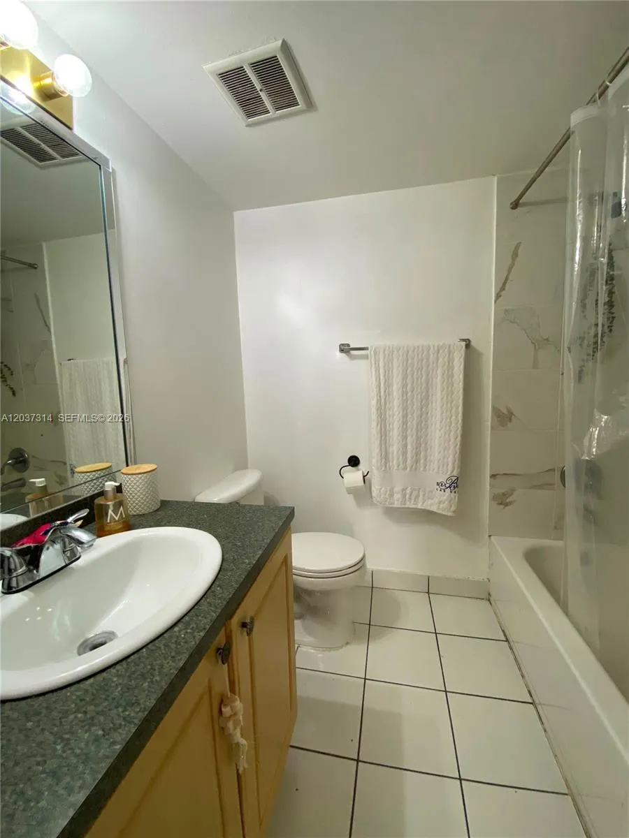 605 S Pine Island Rd #404A Plantation, FL 33324