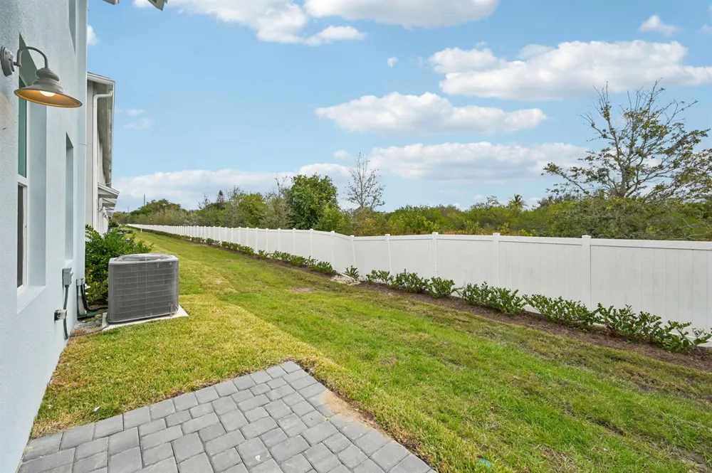 568 Salisbury Circle Fort Pierce, FL 34982