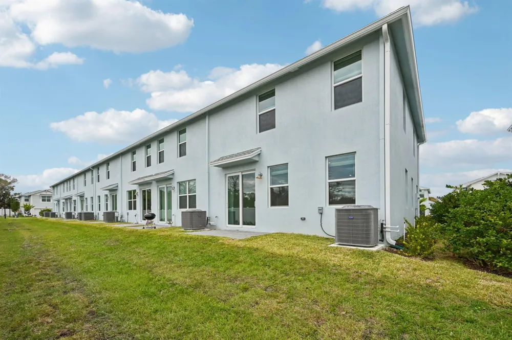 568 Salisbury Circle Fort Pierce, FL 34982