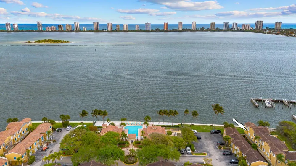 1060 Lake Shore Drive #201 West Palm Beach, FL 33403
